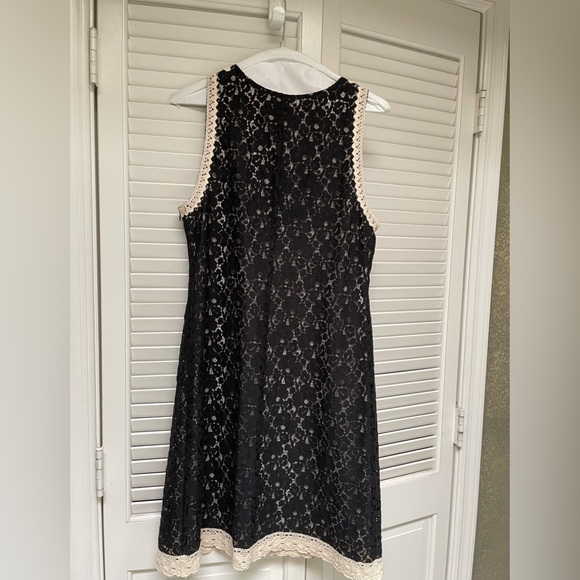 Lace sheath dress - Picture 4 of 6